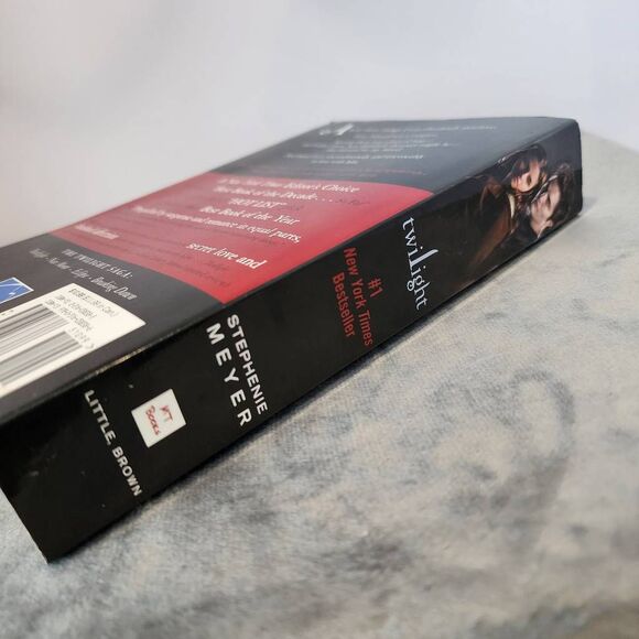 Twilight by Stephenie Meyer (2008, Trade Paperback) - Picture 2 of 4